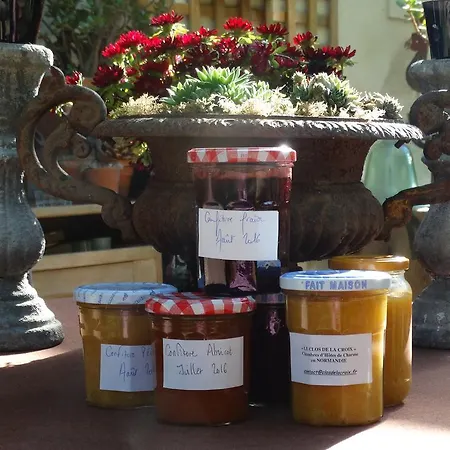 Chambres D'hotes Le Clos De La Croix Bed & Breakfast *